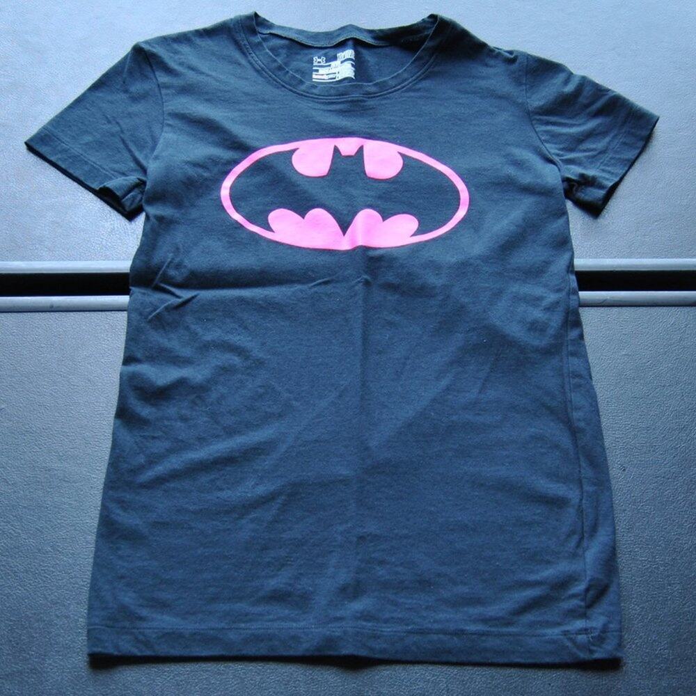 Under Armour Batman  Black & Pink Short Sleeve Shirt X-Small